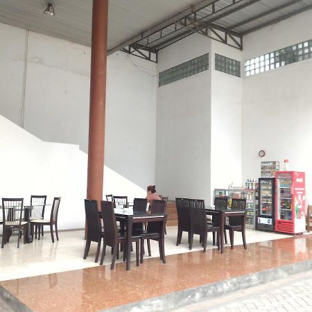 Hotel Sentral Jombang Esterno foto