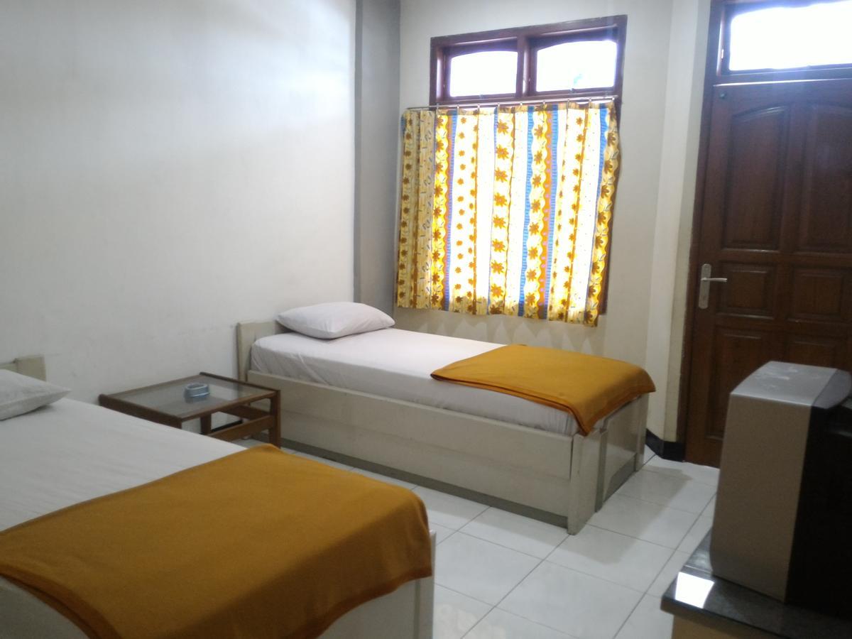Hotel Sentral Jombang Esterno foto