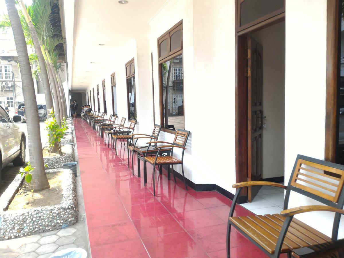 Hotel Sentral Jombang Esterno foto