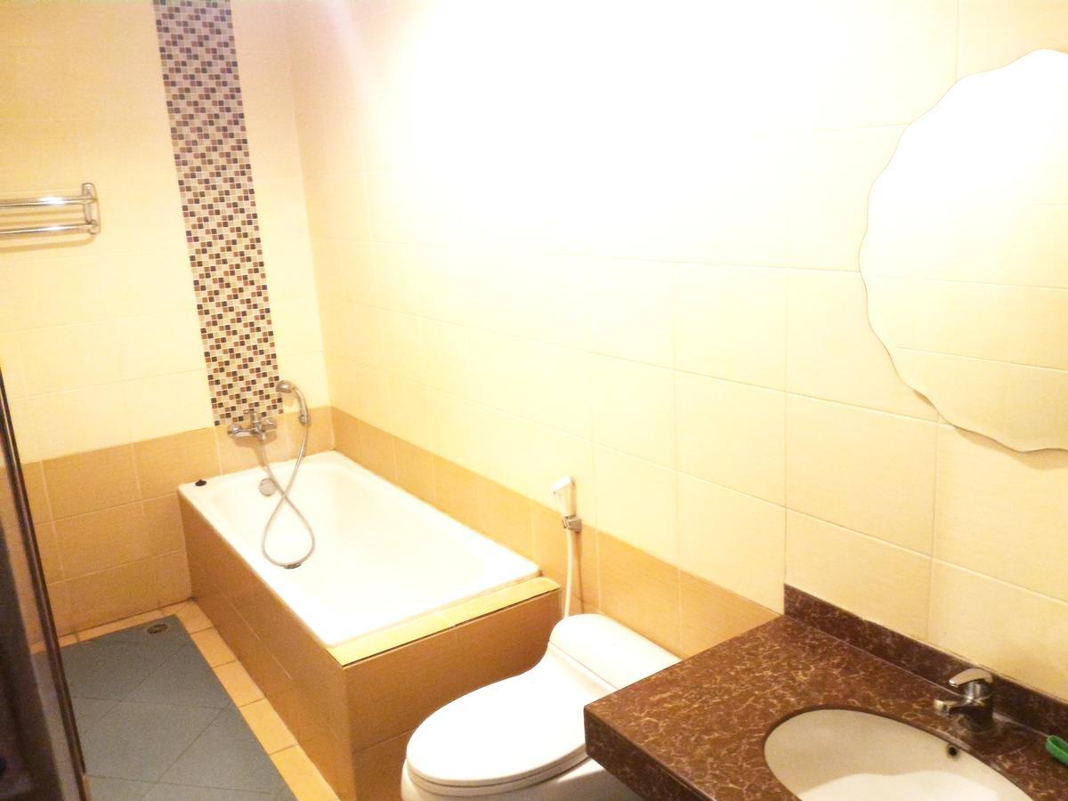 Hotel Sentral Jombang Esterno foto