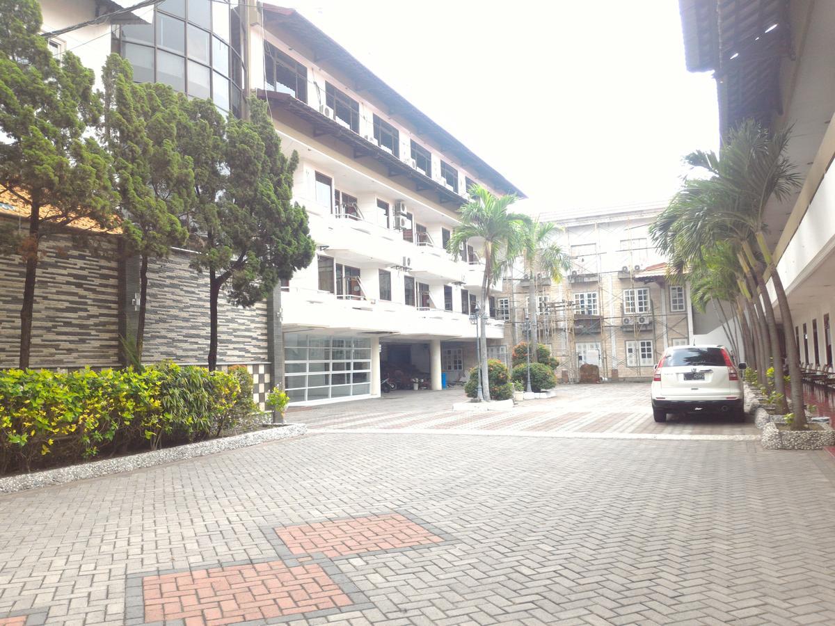 Hotel Sentral Jombang Esterno foto