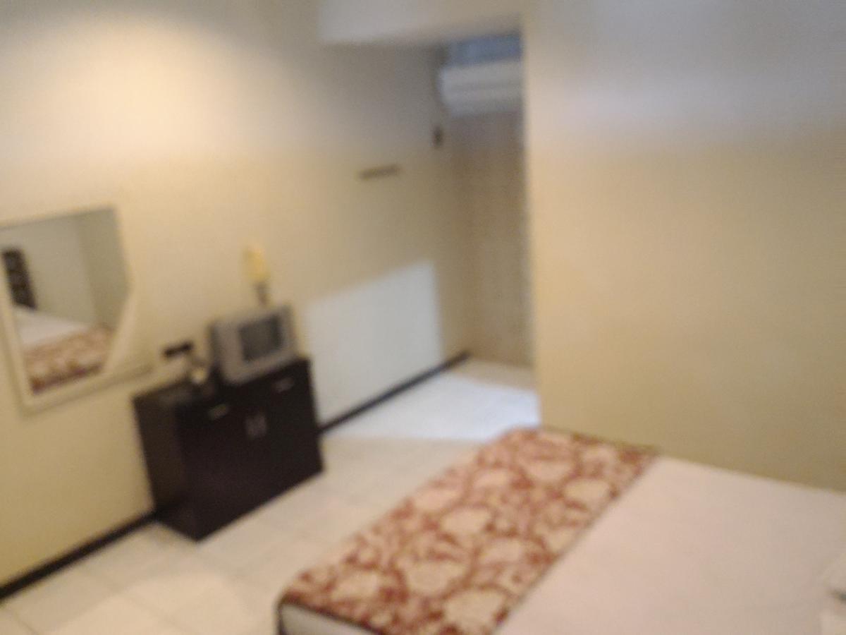 Hotel Sentral Jombang Esterno foto